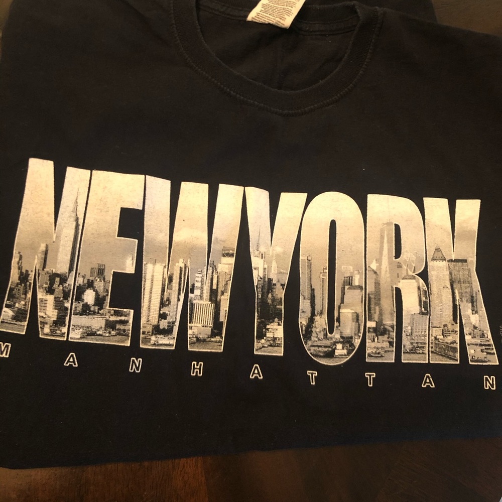 NYC Black T-Shirt *Purchased from the city 🍎*